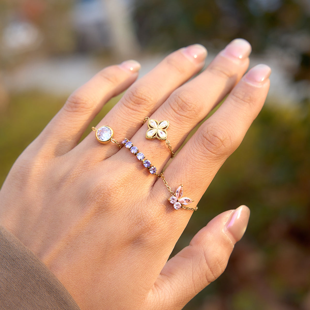 Pull adjustable rings on model's hand